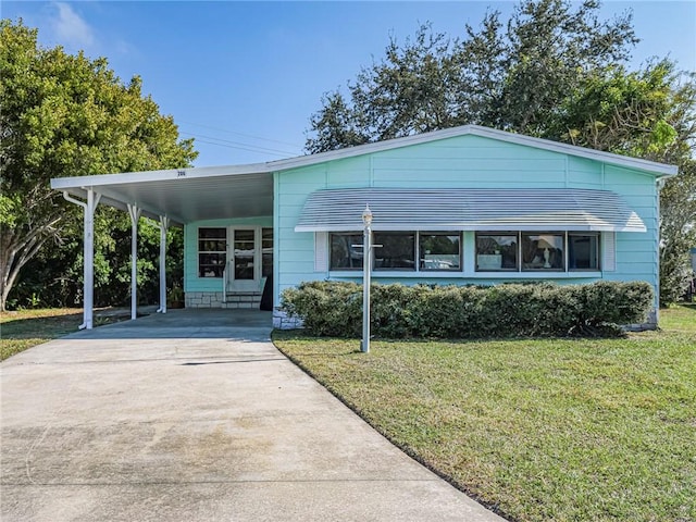 view of front facade featuring a carport and a front yard