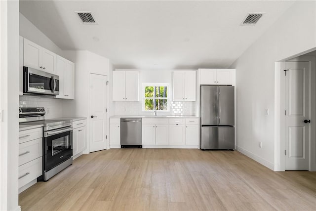 kitchen featuring light countertops, visible vents, appliances with stainless steel finishes, and light wood-type flooring