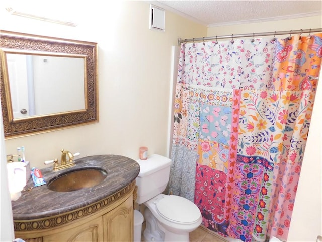 bathroom featuring a shower with curtain, vanity, toilet, and a textured ceiling