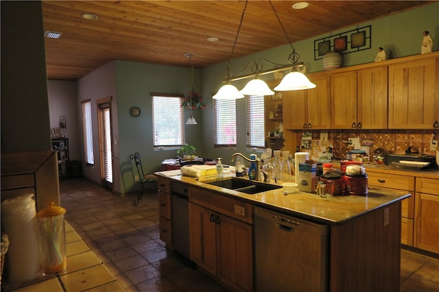 kitchen featuring sink, tasteful backsplash, an island with sink, pendant lighting, and dishwashing machine