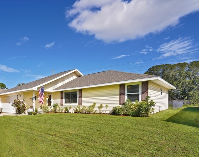 view of front facade featuring a front lawn and a garage