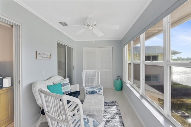 sunroom with ceiling fan