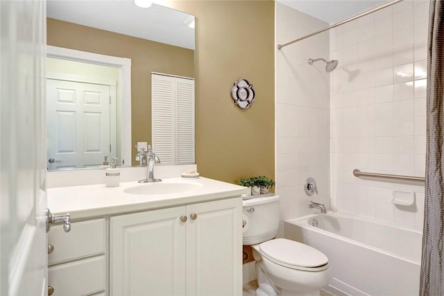 full bath featuring toilet, vanity, and shower / bath combo