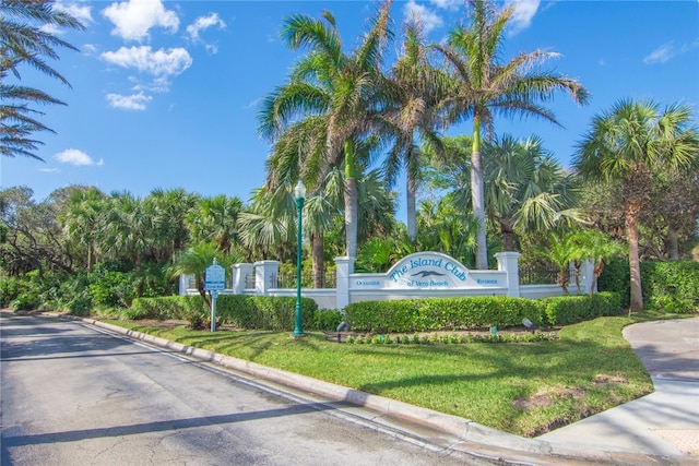839 Island Club Sq, Vero Beach, FL 32963 - community sign featuring a lawn