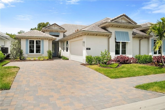 1820 Arawak St, Vero Beach, FL 32967 - view of front facade featuring stucco siding and driveway