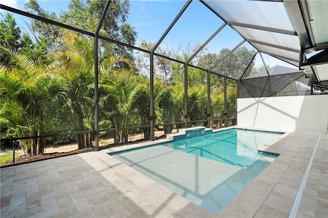 1820 Arawak St, Vero Beach, FL 32967 - spare room with crown molding, baseboards, light wood finished floors, a notable chandelier, and a tray ceiling