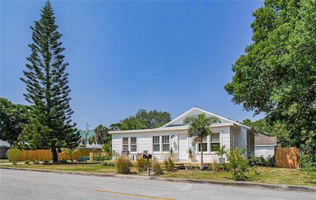 2047 38th Ave, Vero Beach, FL 32960 - view of front facade