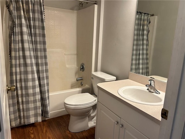 8475 101st Ct, Vero Beach, FL 32967 - full bathroom featuring wood finished floors, shower / tub combo with curtain, and vanity