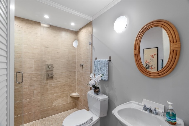 bathroom with sink, toilet, a shower with shower door, and crown molding