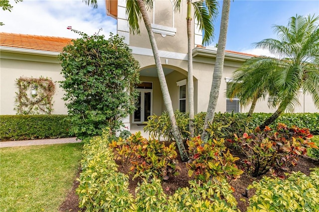 1242 River Reach Dr, Vero Beach, FL 32967 - view of side of property with stucco siding