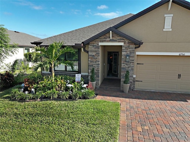 view of front facade featuring a front yard and a garage