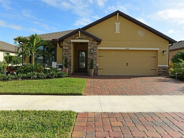 view of front of home featuring a front lawn and a garage