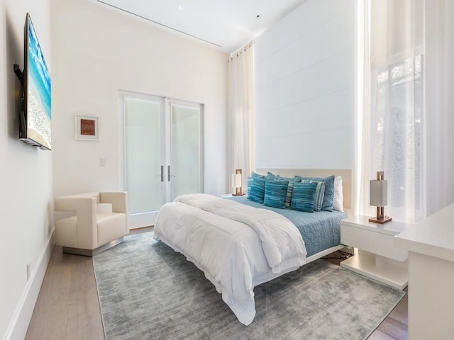 111 Mariner Beach Ln, Vero Beach, FL 32963 - bedroom featuring wood finished floors