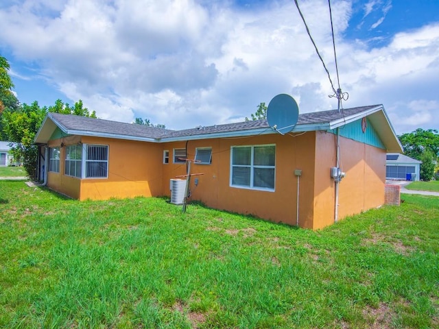 663 20th Pl SW, Vero Beach, FL 32962 - rear view of house with stucco siding and a lawn