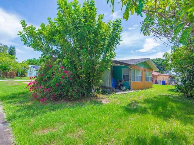 663 20th Pl SW, Vero Beach, FL 32962 - view of grassy yard