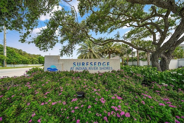 view of community / neighborhood sign