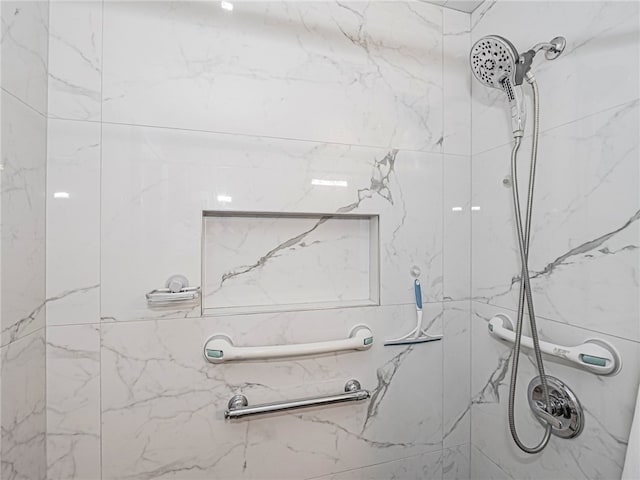 bathroom featuring tiled shower