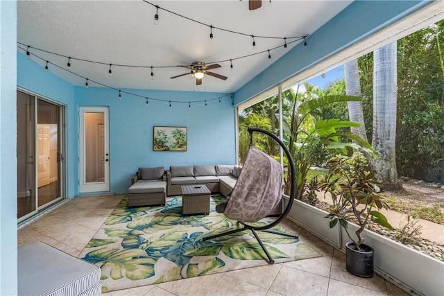 sunroom with ceiling fan