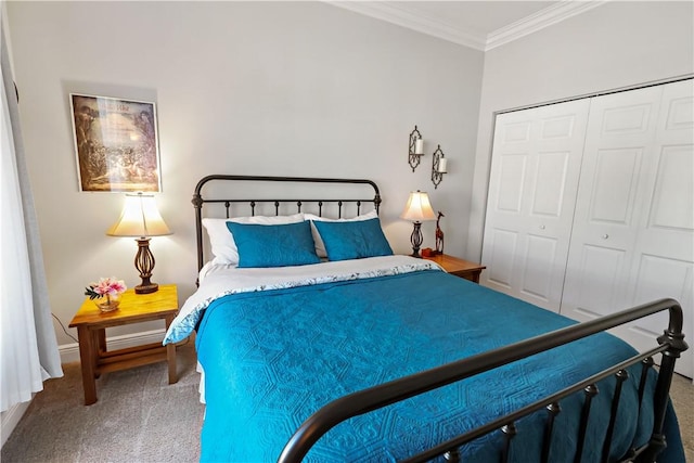 carpeted bedroom featuring a closet, baseboards, and ornamental molding