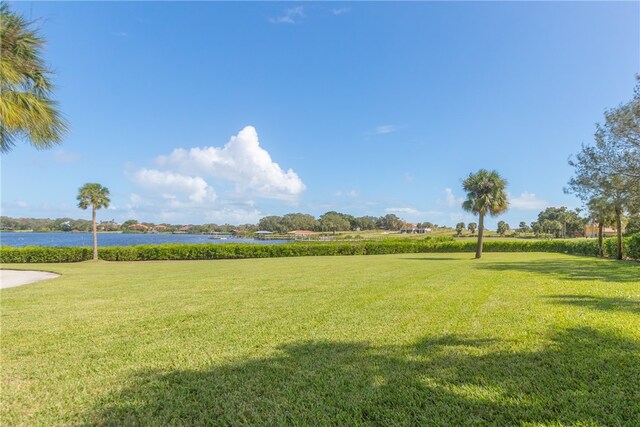 view of yard featuring a water view