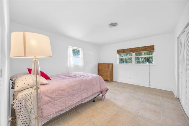 505 19th St, Vero Beach, FL 32960 - bedroom featuring light tile patterned flooring, baseboards, visible vents, and a closet