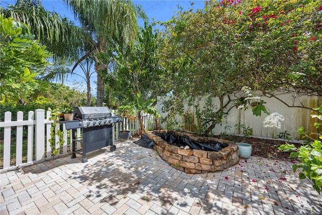 505 19th St, Vero Beach, FL 32960 - view of patio / terrace featuring a grill, an outdoor fire pit, and a fenced backyard