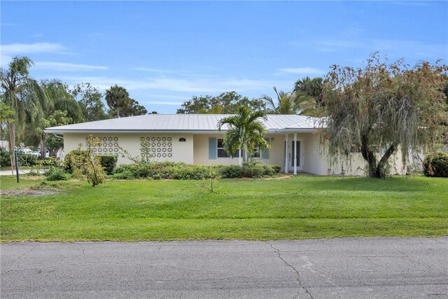 505 19th St, Vero Beach, FL 32960 - ranch-style house featuring metal roof, stucco siding, and a front lawn