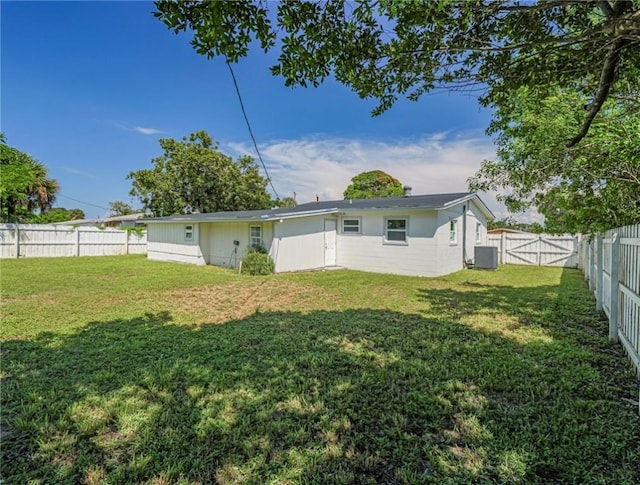 339 6th Ave SW, Vero Beach, FL 32962 - back of house with a fenced backyard