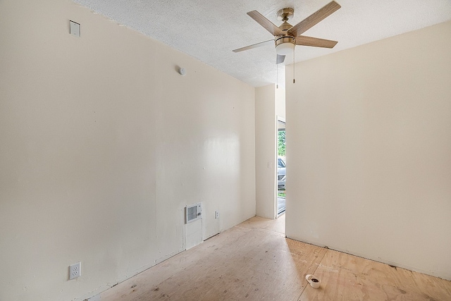 empty room featuring a textured ceiling and ceiling fan