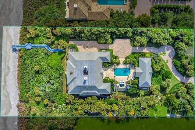 600 Ocean Rd, Vero Beach, FL 32963 - aerial view of property and surrounding area featuring a pool and property boundaries highlighted