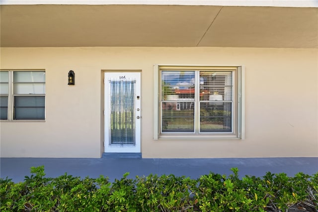 51 Woodland Dr Unit 106, Vero Beach, FL 32962 - entrance to property with stucco siding