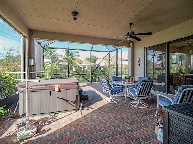 sunroom / solarium featuring a jacuzzi and ceiling fan