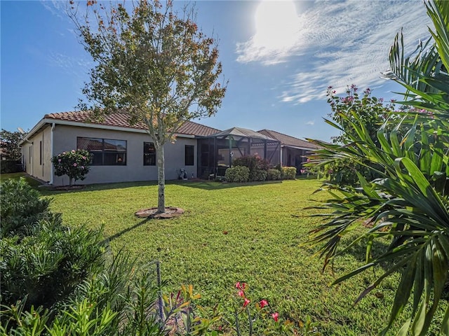 view of yard with a lanai