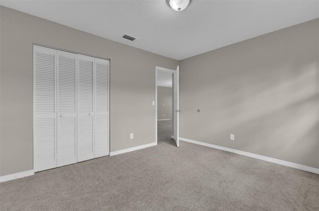 unfurnished bedroom with carpet flooring and a closet