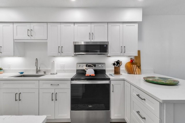 735 Timber Ridge Trl SW Unit B, Vero Beach, FL 32962 - kitchen featuring a sink, appliances with stainless steel finishes, a peninsula, and light countertops