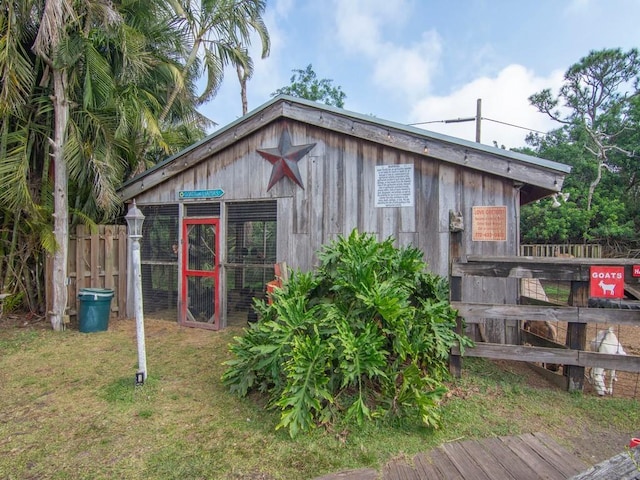 view of outdoor structure with a yard