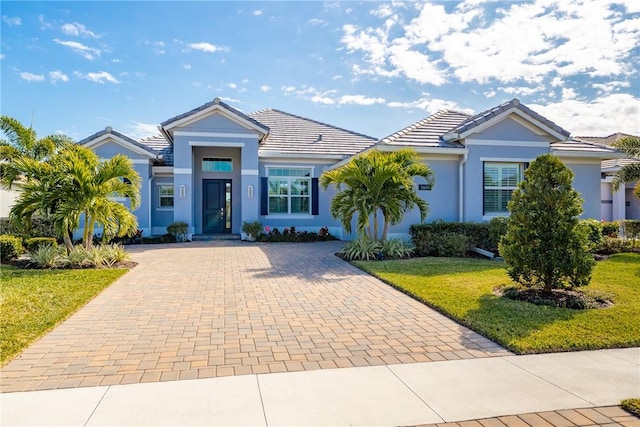 view of front of property with a front yard