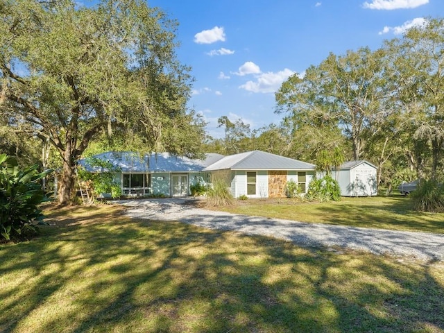 view of front of house featuring a front yard