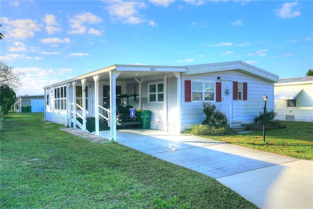 view of front facade featuring a front yard and a carport