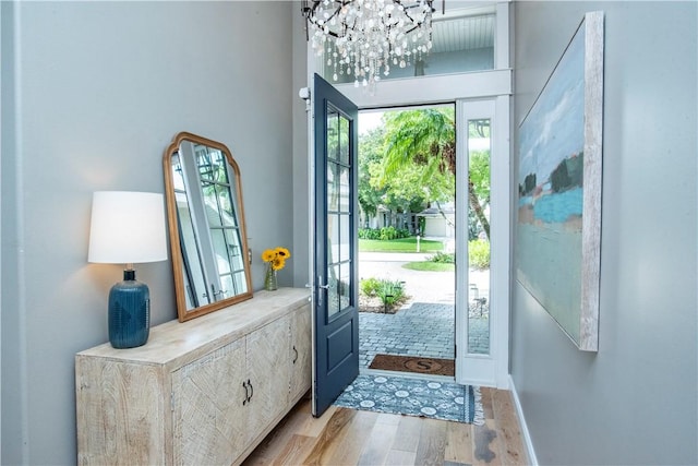 500 45th Ct SW, Vero Beach, FL 32968 - foyer featuring light wood-style floors and a chandelier