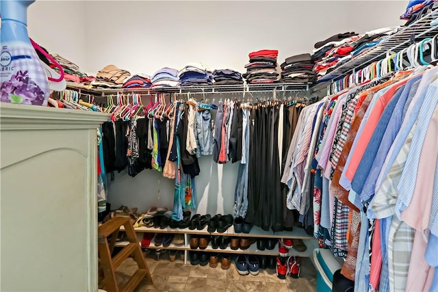 view of spacious closet