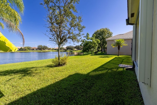 view of yard featuring a water view