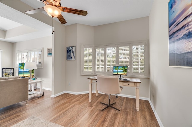 office area featuring light wood-type flooring, a wealth of natural light, and ceiling fan