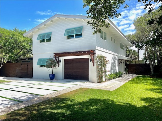 view of front of property featuring a front yard and a garage