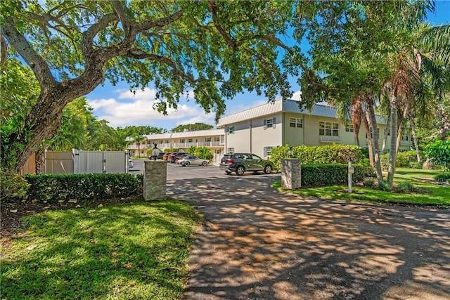 900 Jasmine Ln Unit 203A, Vero Beach, FL 32963 - view of property's community featuring uncovered parking