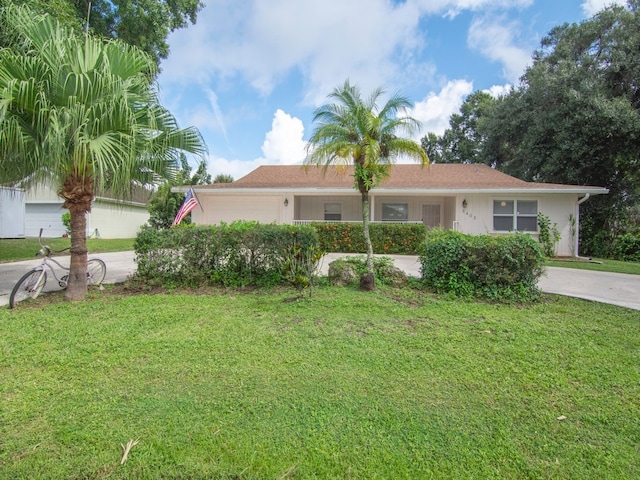 single story home with a front lawn