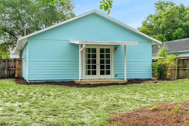 1545 22nd Ave SW, Vero Beach, FL 32962 - back of house featuring french doors and a fenced backyard