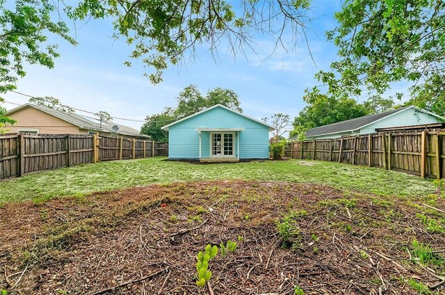 1545 22nd Ave SW, Vero Beach, FL 32962 - fenced backyard with french doors