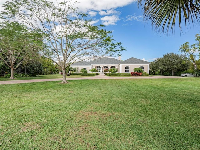 view of front of house featuring a front yard