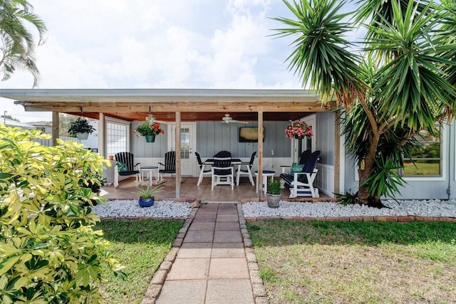 view of patio with a ceiling fan